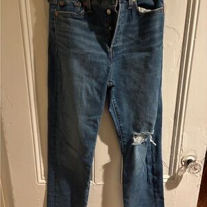 Levi’s Wedgie Straight Jeans with Knee Rip